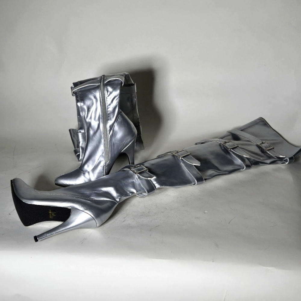 Ellie shoes Silver thighhigh 4.5 inch heel boots. Size 8